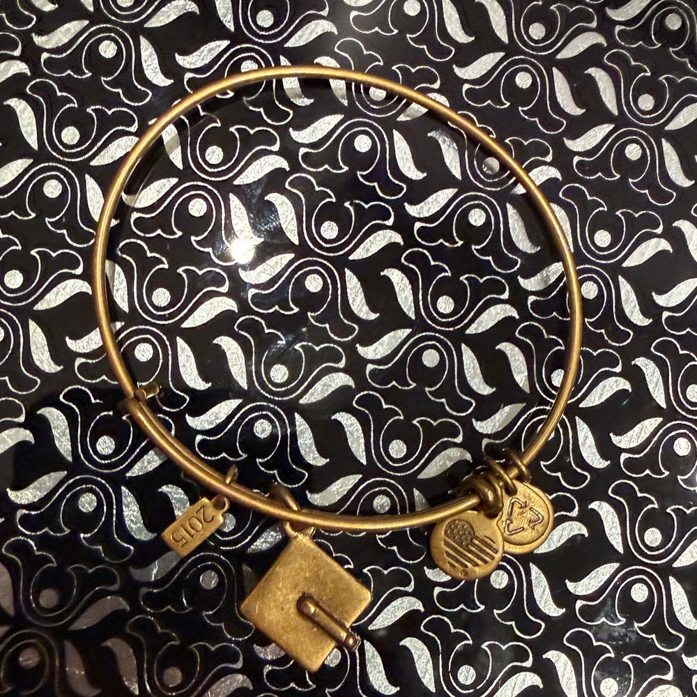 2015 Graduation Cap Gold Charm Bangle Bracelet
